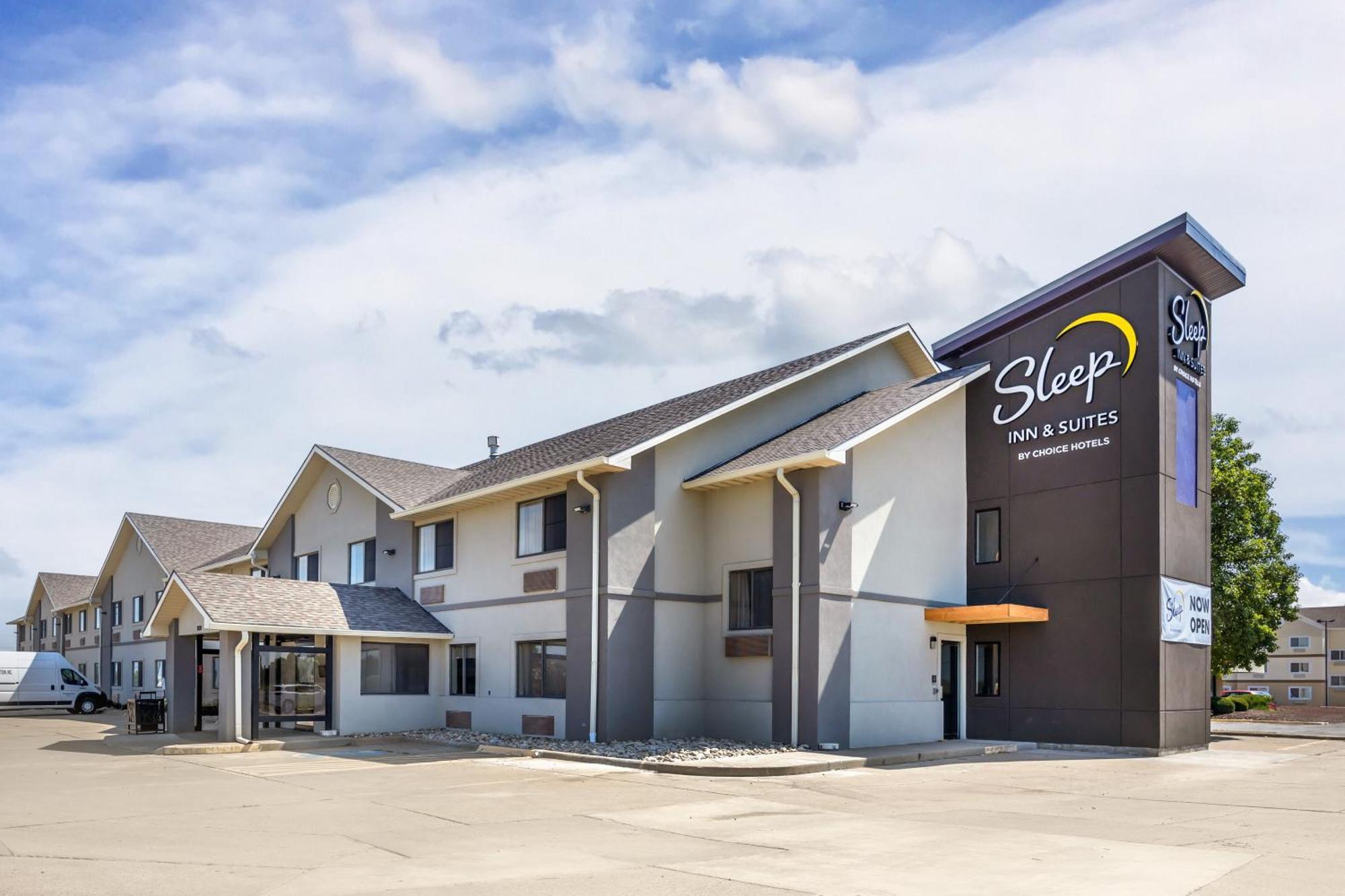 Sleep Inn & Suites Salina I-135 Exterior photo
