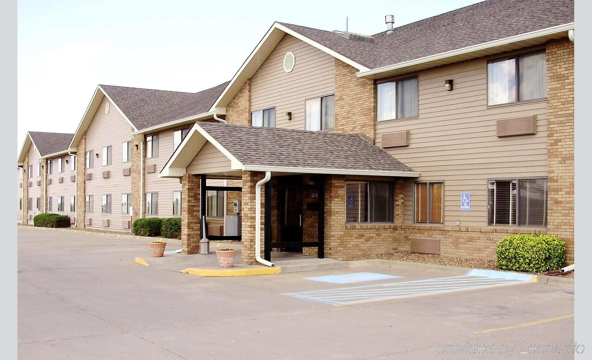 Sleep Inn & Suites Salina I-135 Exterior photo